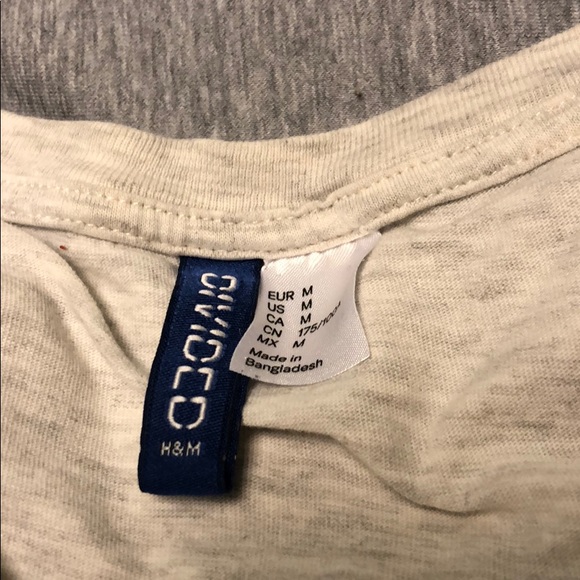 Set of 2 H&M V-Neck Tees Red and White - Picture 4 of 5